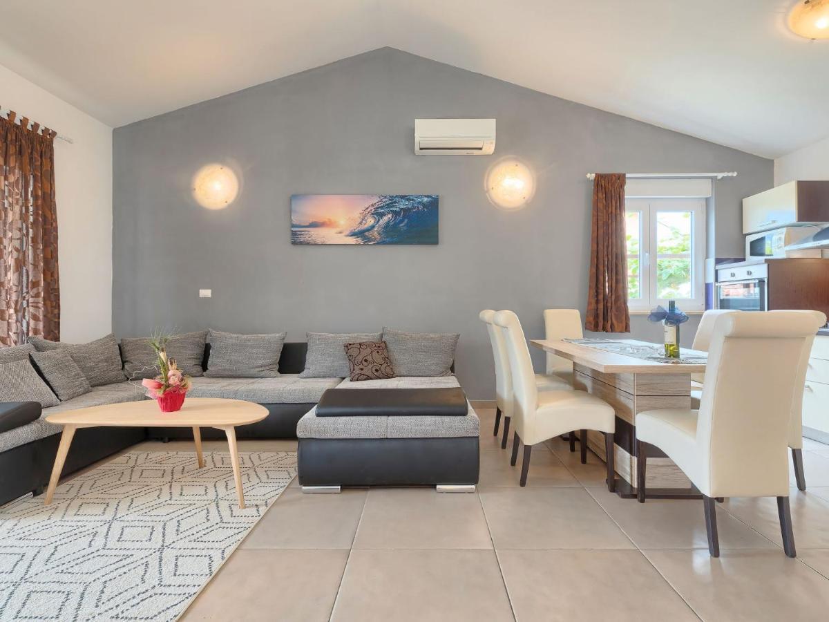Holiday Home Goldi - Voj512 By Interhome Mednjan エクステリア 写真